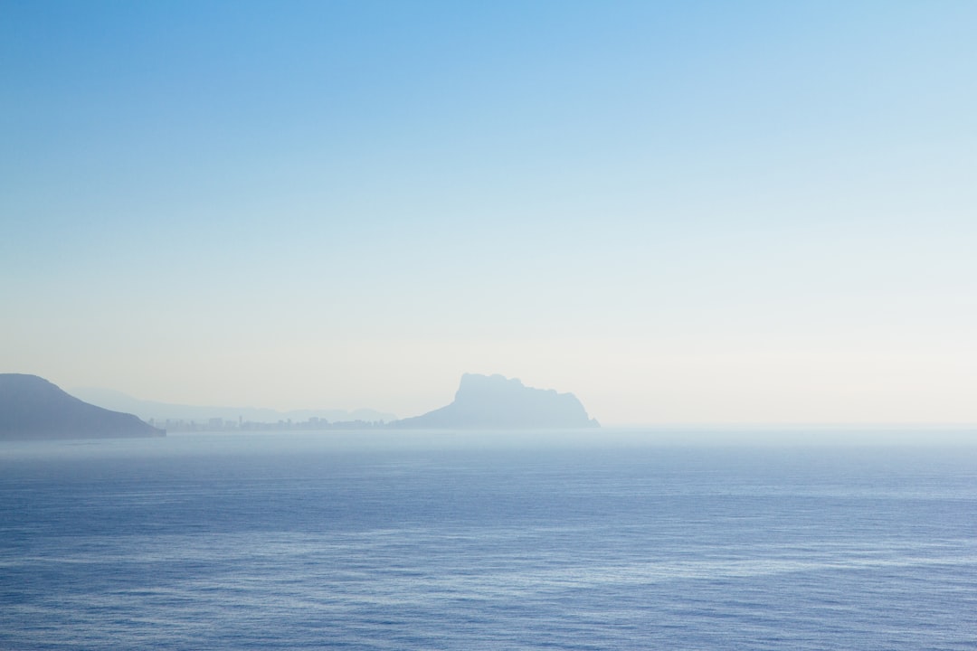 sendero azul camino faro — Foto: Andreas Strandman / Unsplash